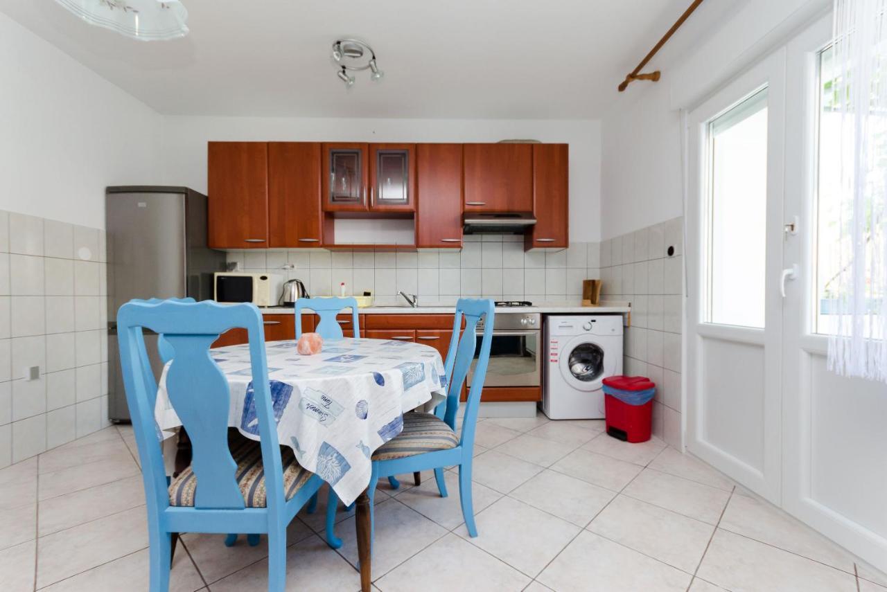 Apartments Slavica R Banjol Bagian luar foto