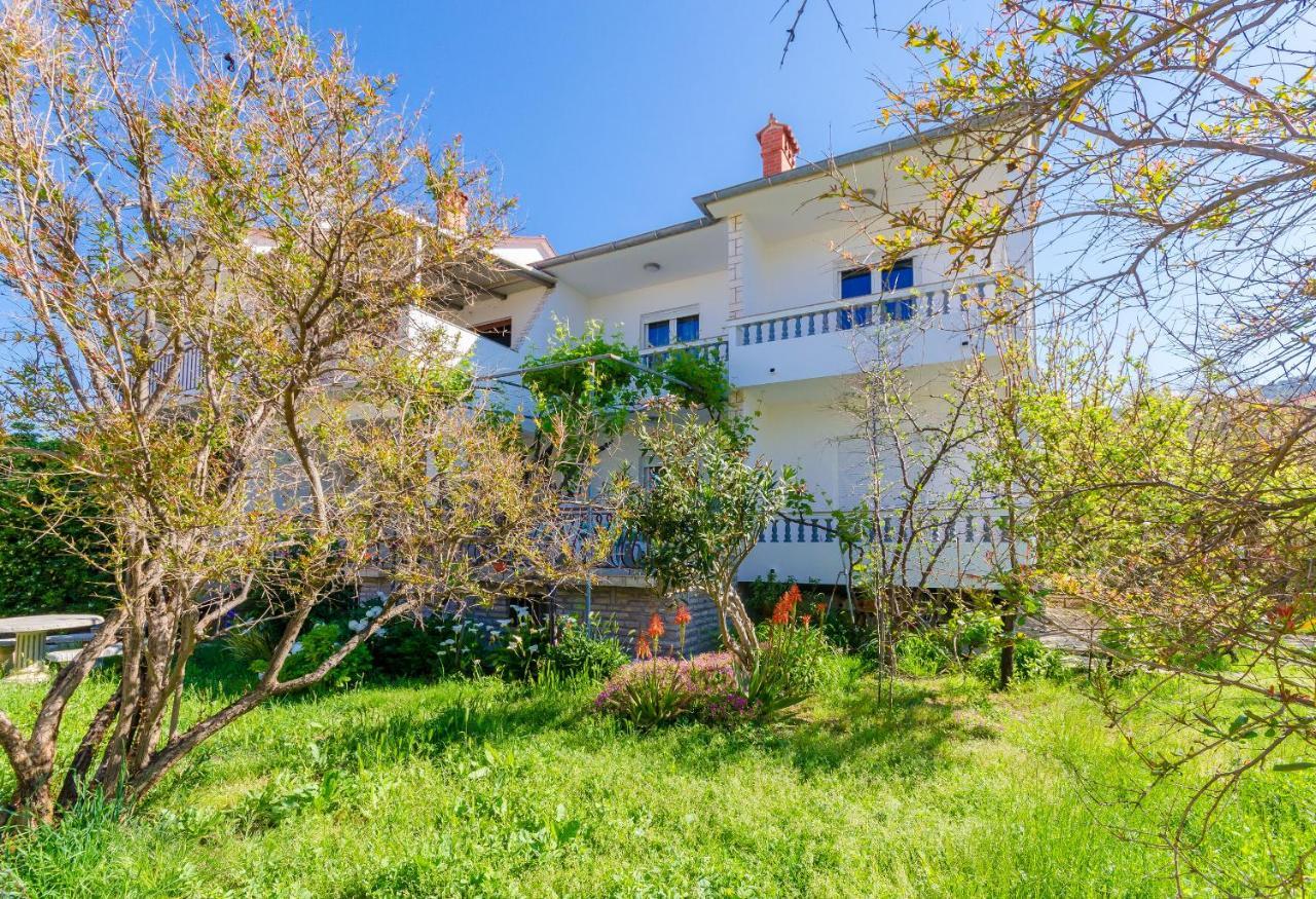 Apartments Slavica R Banjol Bagian luar foto