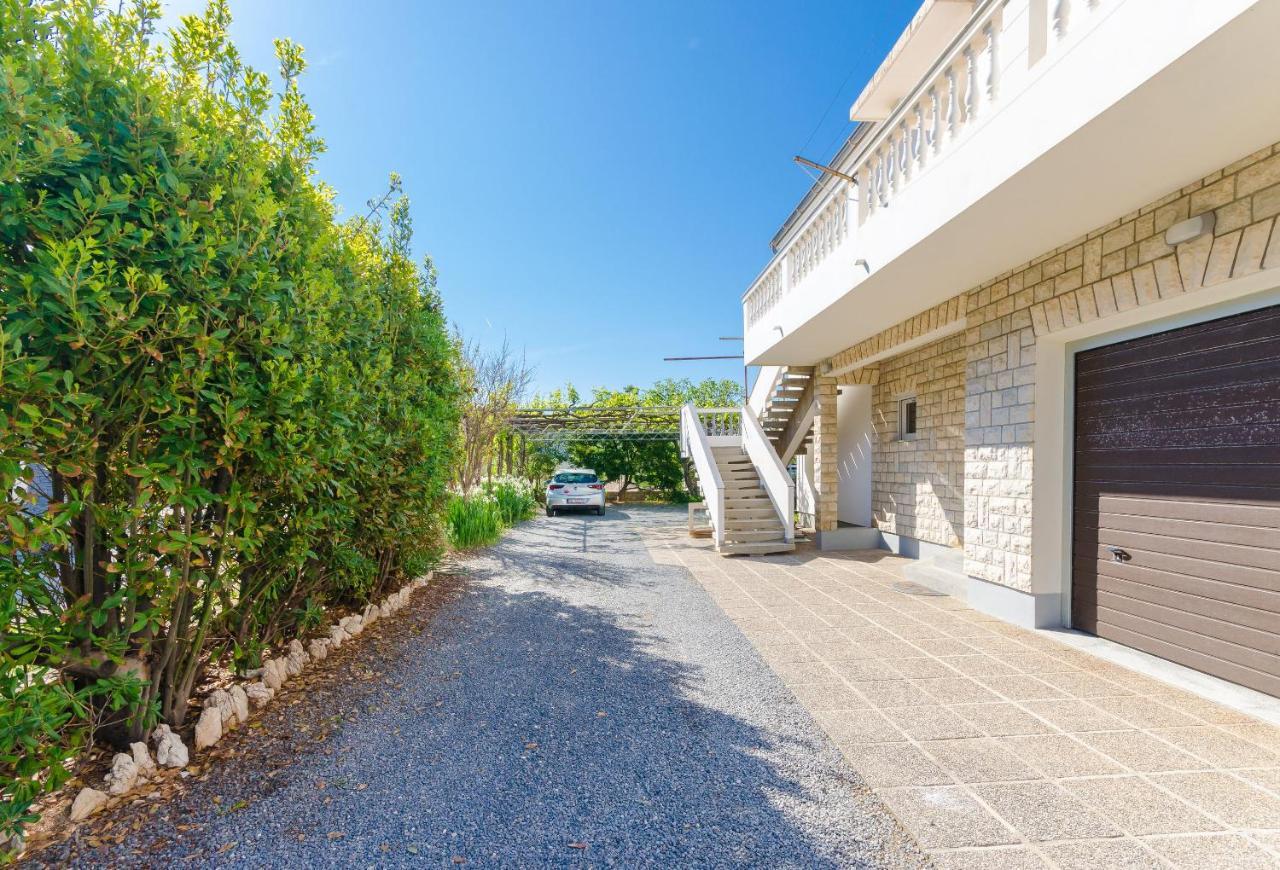 Apartments Slavica R Banjol Bagian luar foto