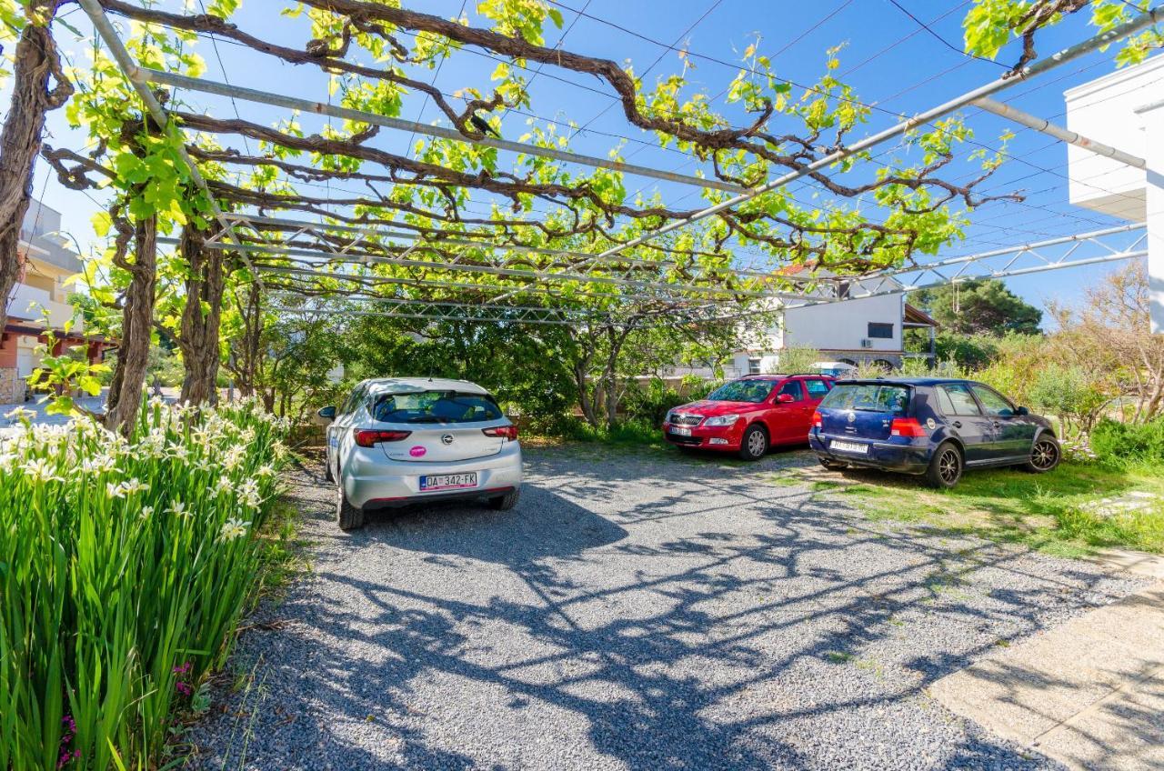Apartments Slavica R Banjol Bagian luar foto