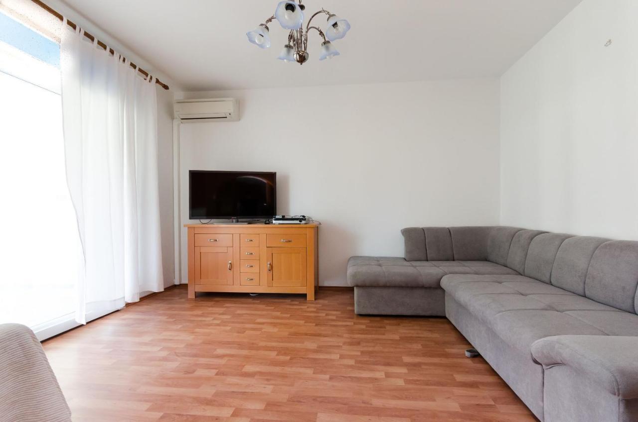 Apartments Slavica R Banjol Bagian luar foto
