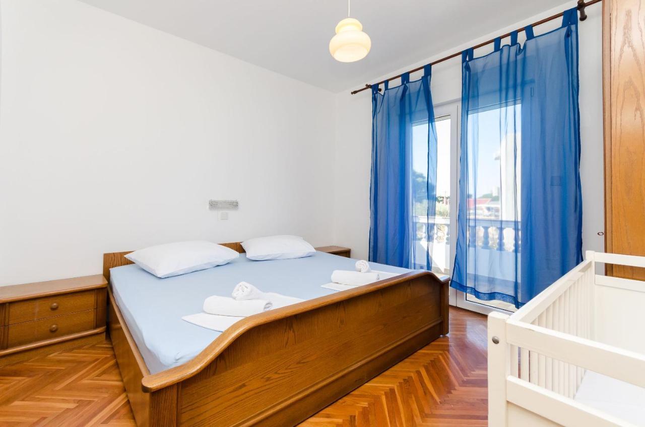 Apartments Slavica R Banjol Bagian luar foto