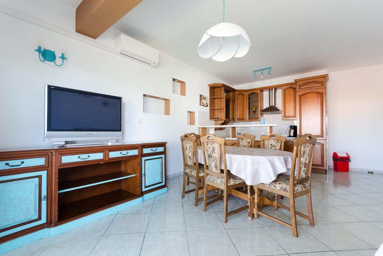 Apartments Slavica R Banjol Bagian luar foto