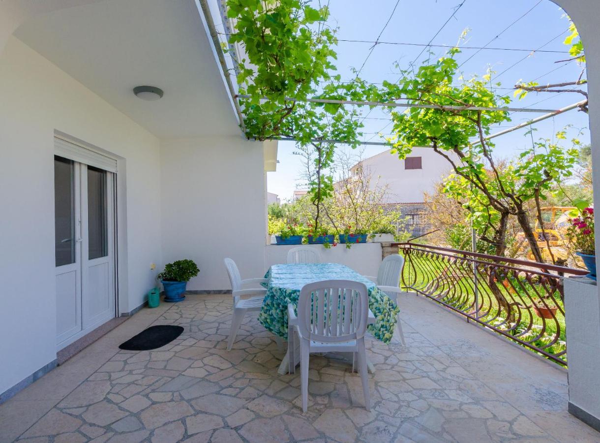 Apartments Slavica R Banjol Bagian luar foto