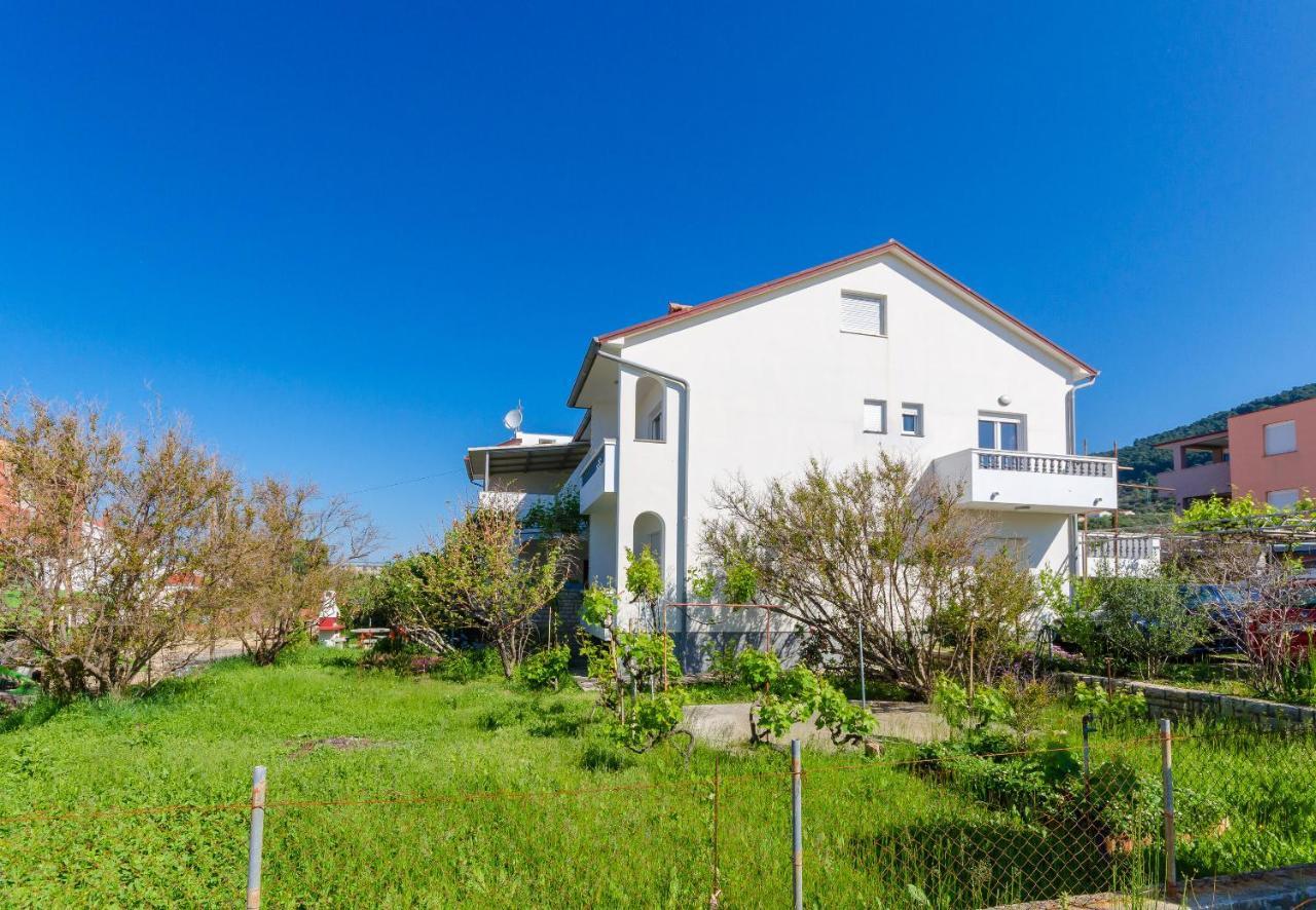 Apartments Slavica R Banjol Bagian luar foto