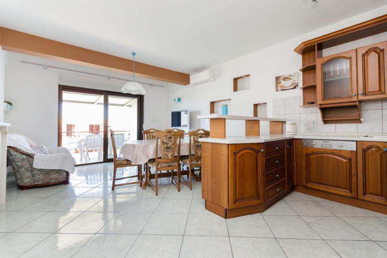 Apartments Slavica R Banjol Bagian luar foto