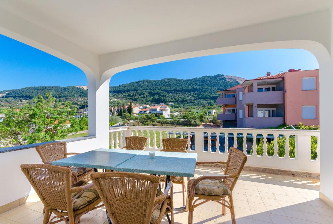 Apartments Slavica R Banjol Bagian luar foto