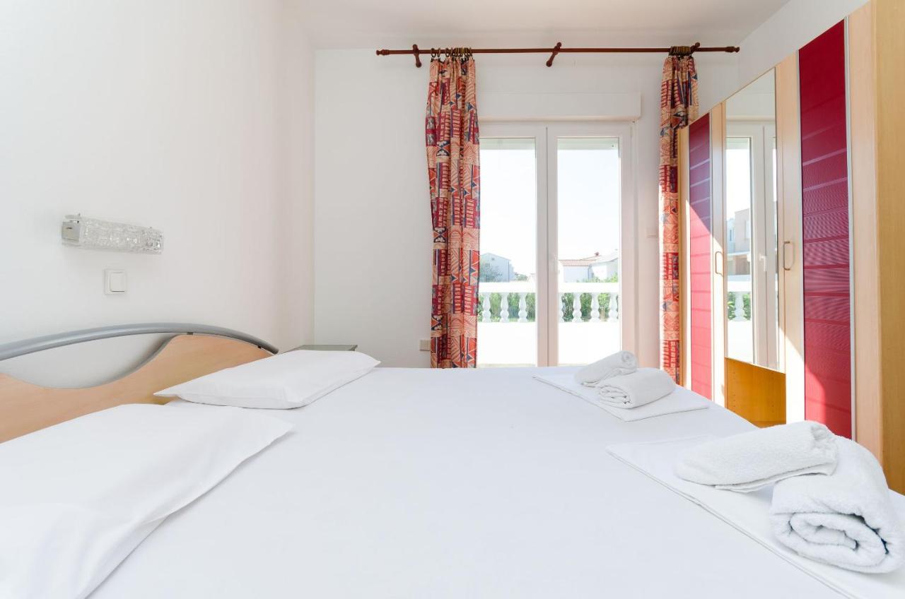 Apartments Slavica R Banjol Bagian luar foto