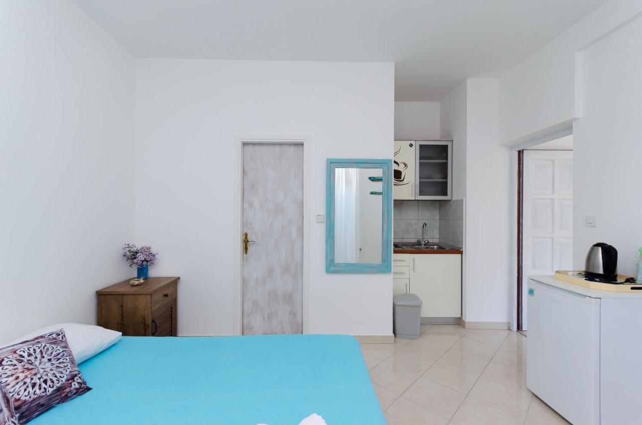 Apartments Slavica R Banjol Bagian luar foto