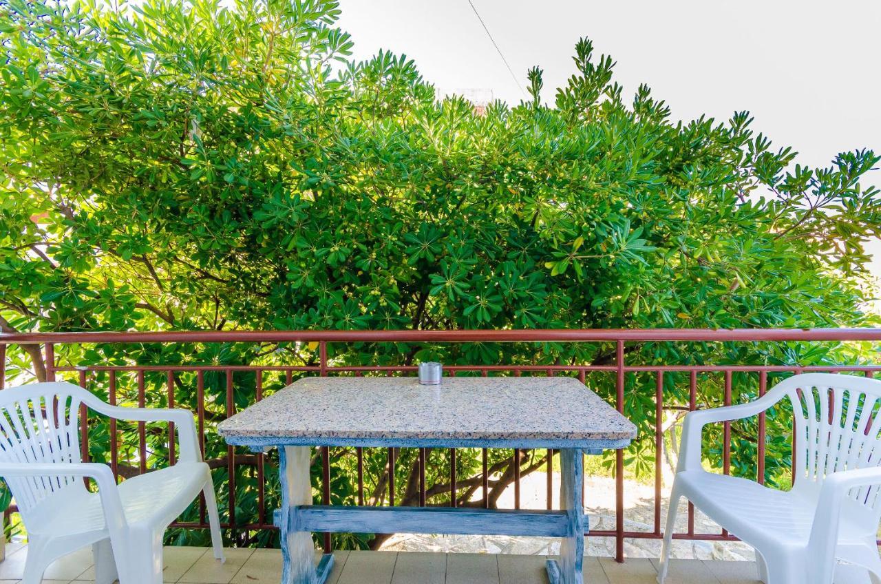 Apartments Slavica R Banjol Bagian luar foto