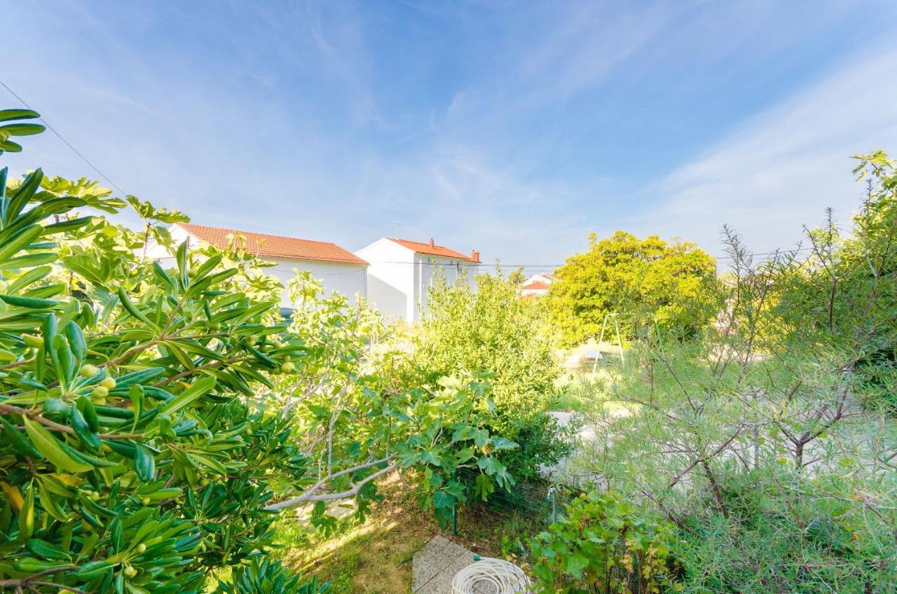 Apartments Slavica R Banjol Bagian luar foto