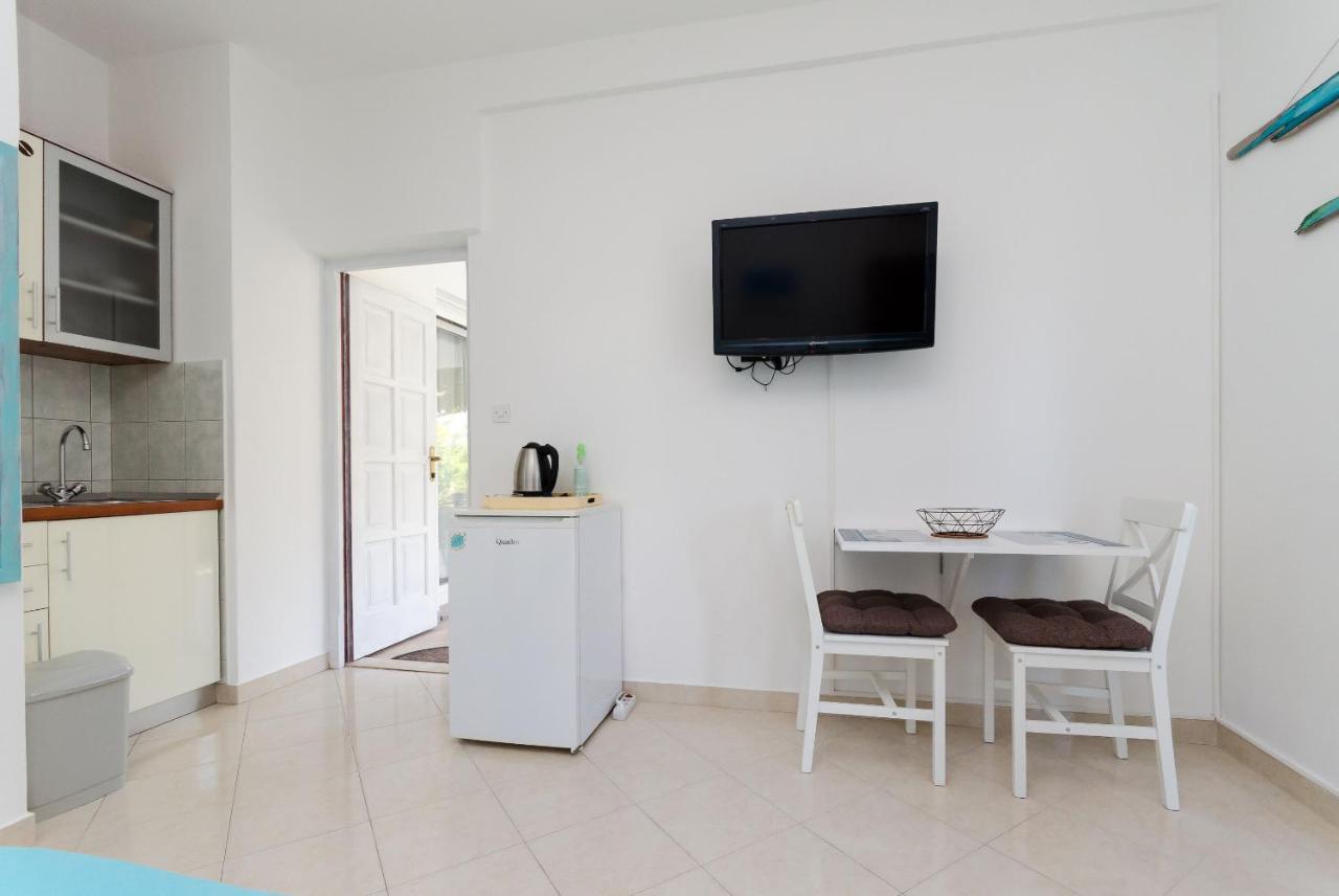 Apartments Slavica R Banjol Bagian luar foto